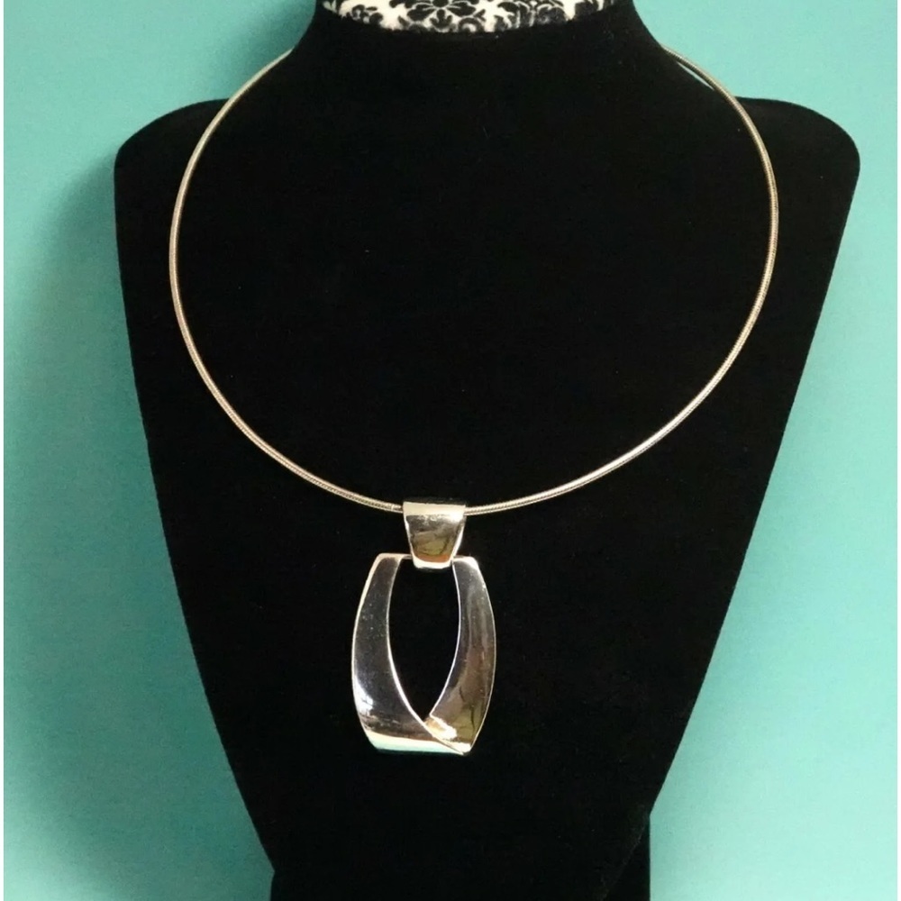 Silver Liz Claiborne Liz & Co Coil Collar Necklace with Pendant 15" jewelry - Picture 11 of 13